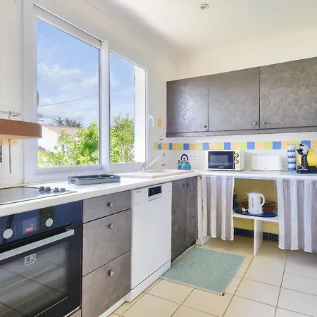 350m De La Plage, Maison Pour 4 * Barbâtre